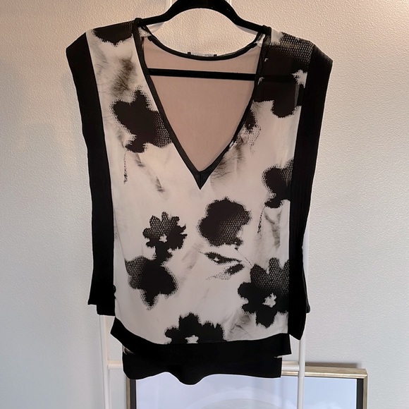 Zara Tops - Zara W/B Collection framed water color sleeveless top